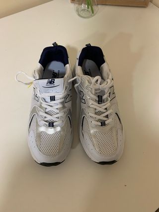 Zapatillas New Balance Running Blancas y Plateadas