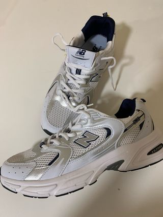 Zapatillas New Balance Running Blancas y Plateadas