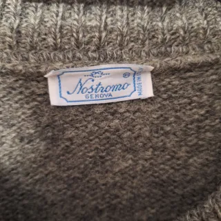 Maglione uomo grigio con ricamo frontale