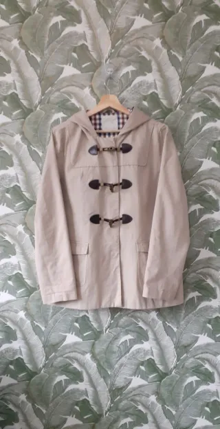 Trenca mujer beige con capucha