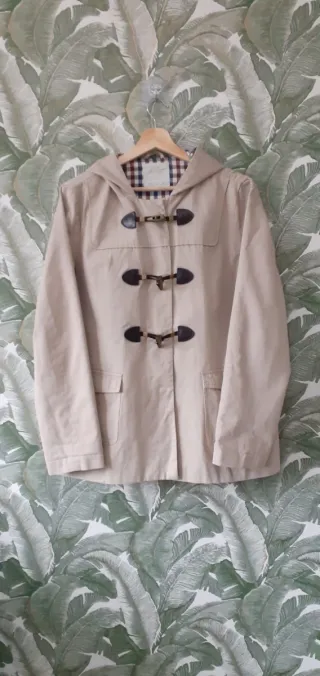 Trenca mujer beige con capucha