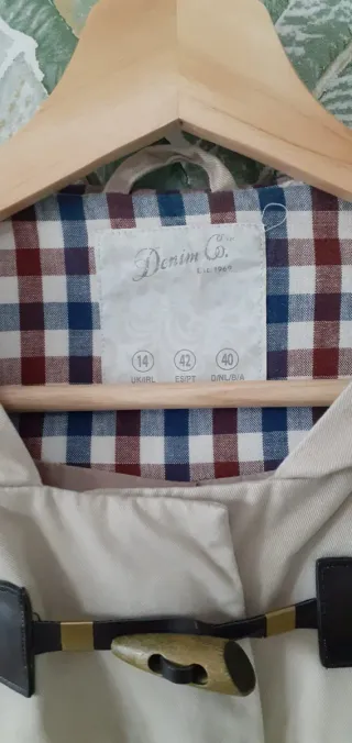 Trenca mujer beige con capucha