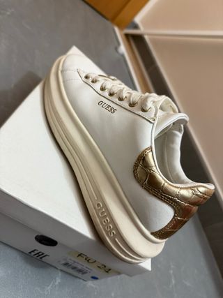 Bambas Guess Blancas y Doradas