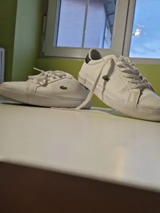 Zapatillas Lacoste Blancas y Negras