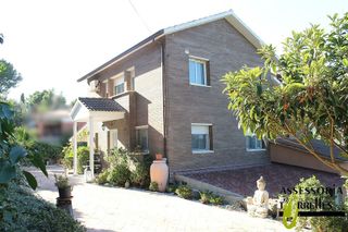 Chalet en venta en Torrelles de Llobregat