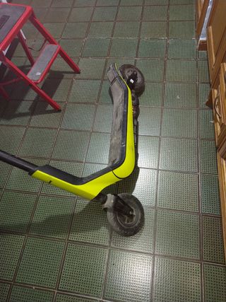 Patinete Eléctrico Verde y Negro