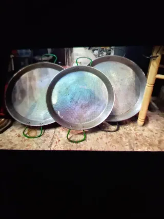 Paelleras metálicas grandes 3 unidades)