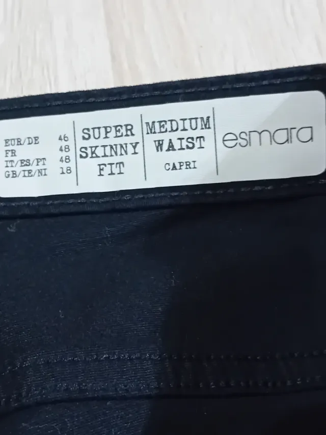 Pantaloni Esmara 3/4 neri taglia 48