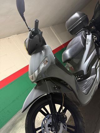 Moto Peugeot 125cc TWEET gris