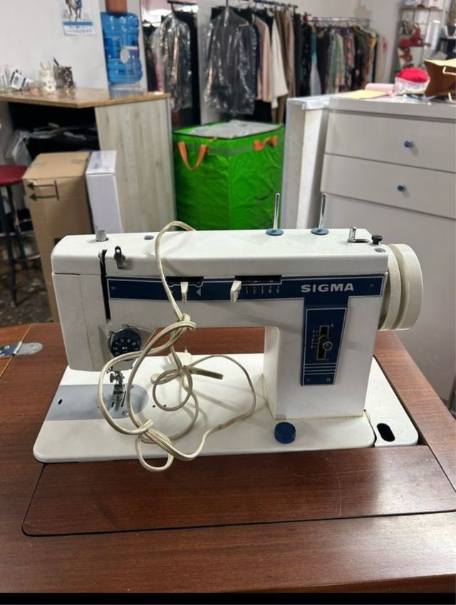 Macchina da cucire SIGMA bianca