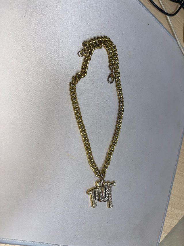 Cadena dior la cadena esta un poca desgasta