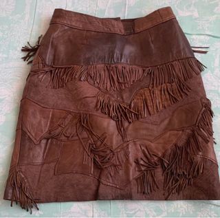 Falda de piel con flecos