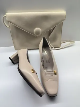 Zapatos y bolso piel beige