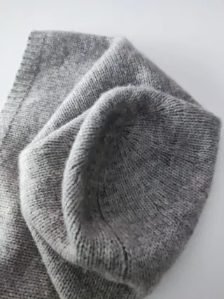 Gorro de lana y cashmere gris