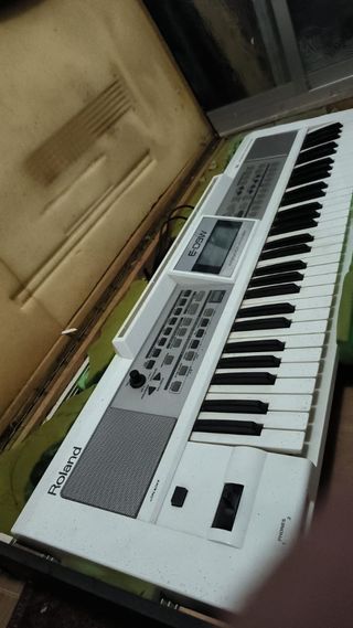 Roland E-09W Teclado Sintetizador