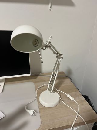 Lámpara de escritorio Ikea blanca