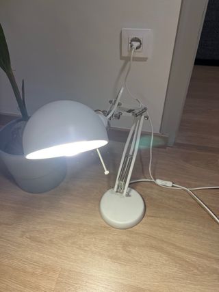 Lámpara de escritorio Ikea blanca