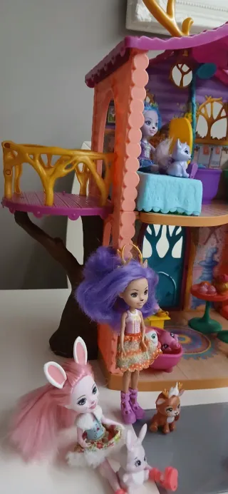 Casa Enchantimals y Muñeca con Bicicleta
