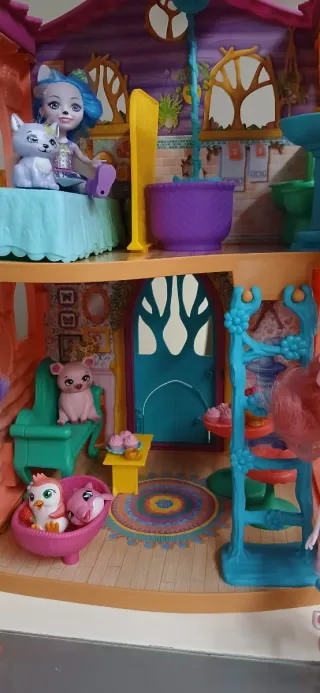 Casa Enchantimals y Muñeca con Bicicleta
