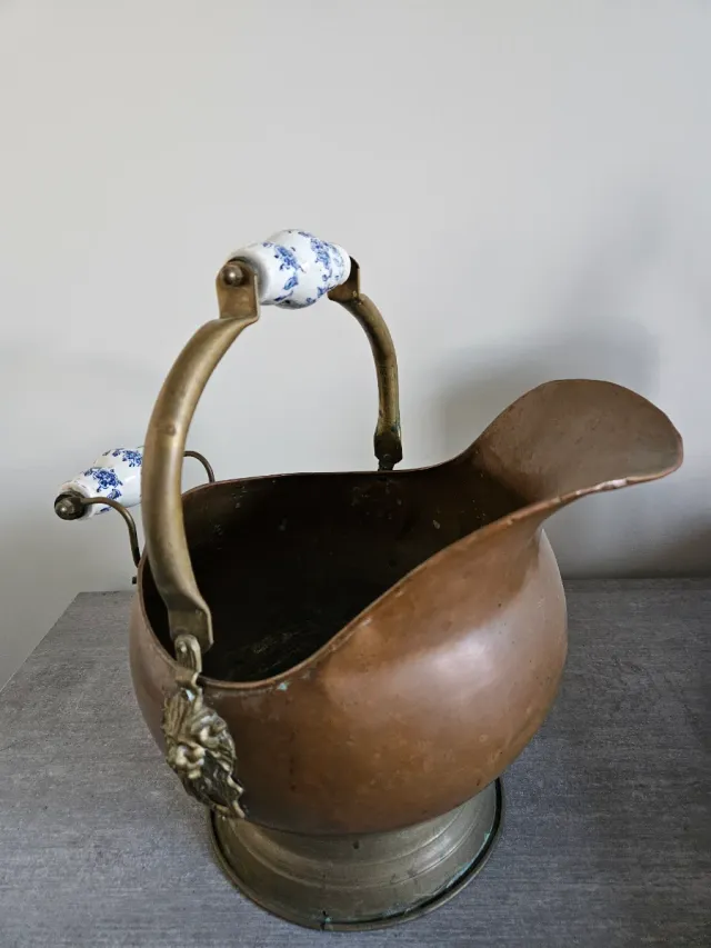 Carbonera in rame e porcellana