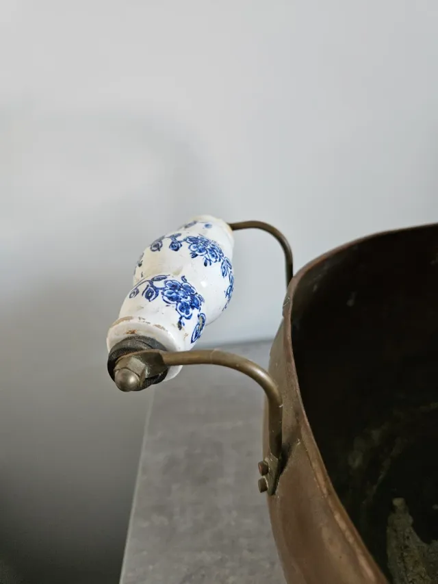 Carbonera in rame e porcellana