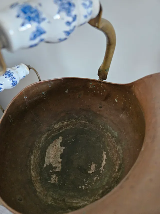 Carbonera in rame e porcellana