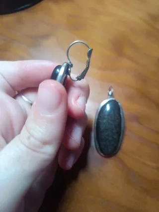 Pendientes ovalados negros y plateados