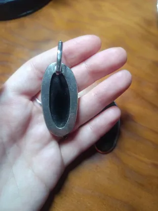 Pendientes ovalados negros y plateados