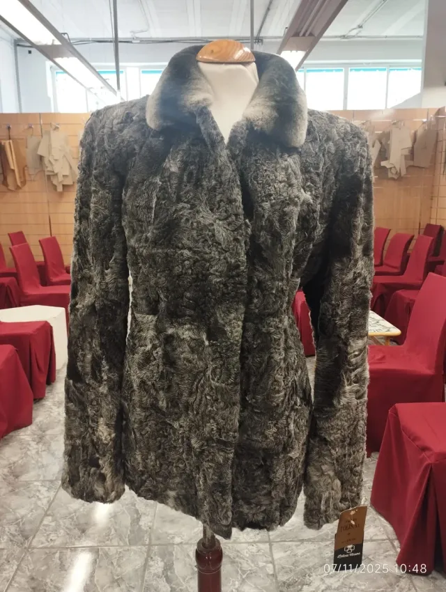 Abrigo de astracán negro y gris Talla 42