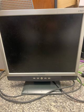 Monitor Hyundai L70S+