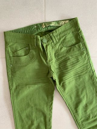 Pantalón Stradivarius verde Talla 34