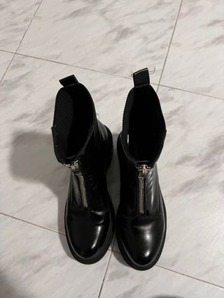 BOTINES color negro semi piel