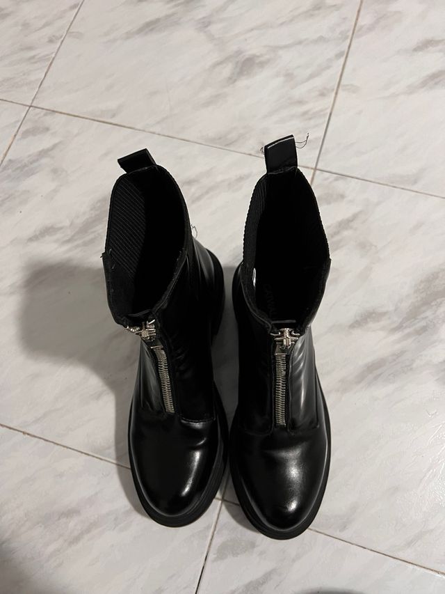 BOTINES color negro semi piel