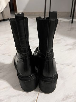 BOTINES color negro semi piel