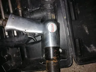 Pistola de corte neumática con cinceles