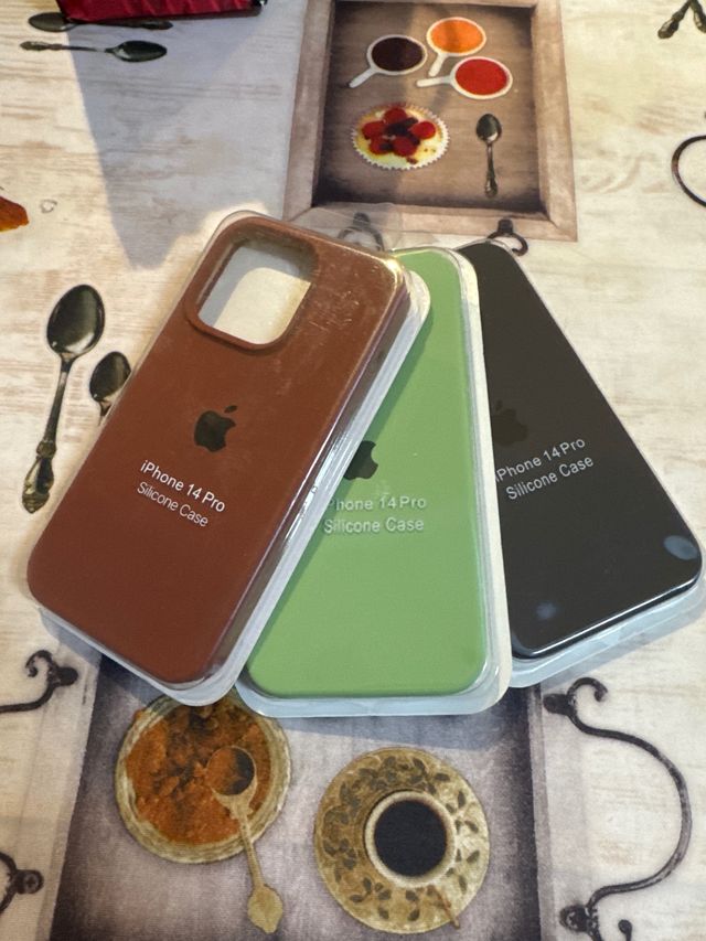 Confezione di custodie in silicone per iPhone 14 Pro
