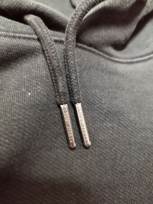 Sudadera Tommy Jeans Negra Logo Bordado