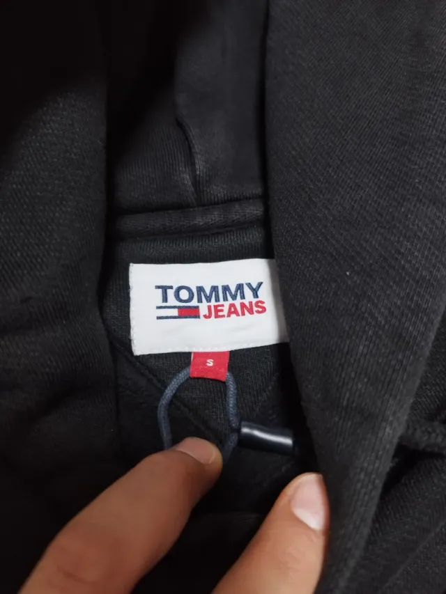 Sudadera Tommy Jeans Negra Logo Bordado