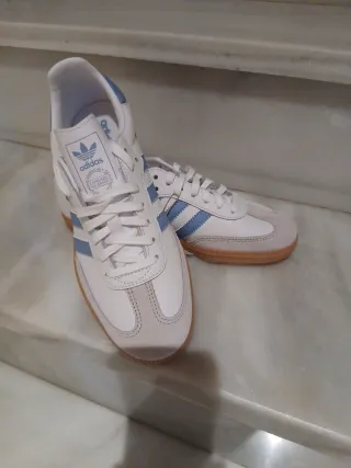 Adidas Samba 38.5 Blancas y Celeste