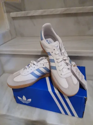 Adidas Samba 38.5 Blancas y Celeste