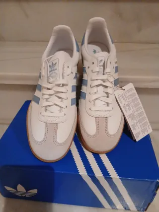 Adidas Samba 38.5 Blancas y Celeste