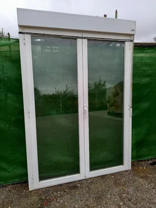 Balconera aluminio dos hojas abatible 2.28x1.60