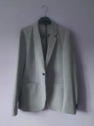 Americana y pantalón gris chico