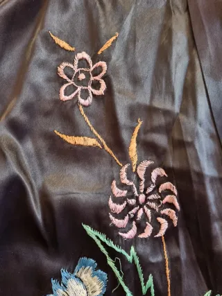 Kimono Seda Negro Bordado Floral a mano. T. Única.