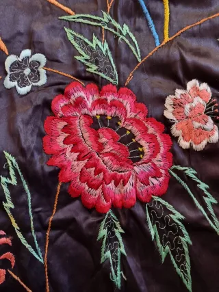 Kimono Seda Negro Bordado Floral a mano. T. Única.