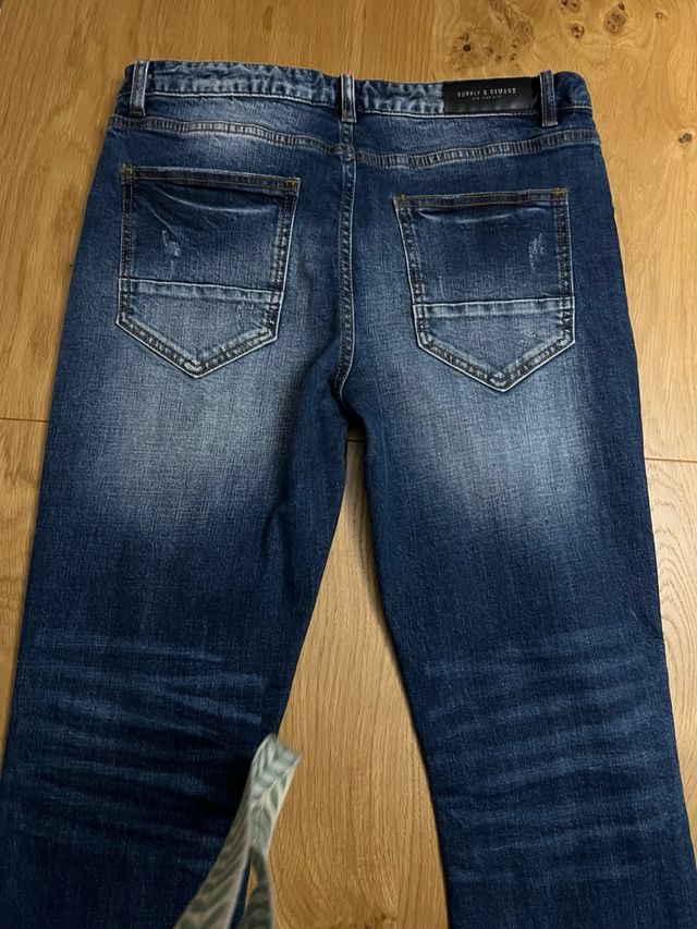 Vaqueros desgastados Supply & Demand Talla 40