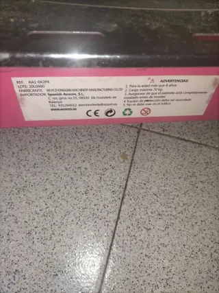 Patinete eléctrico con asiento rosa