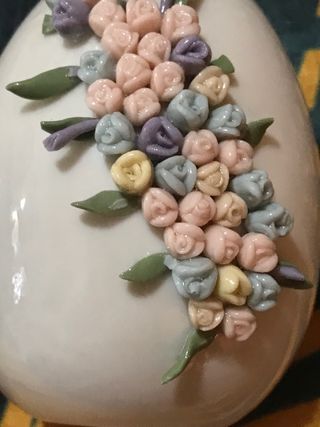 2 Uova di Porcellana Decorate con Fiori