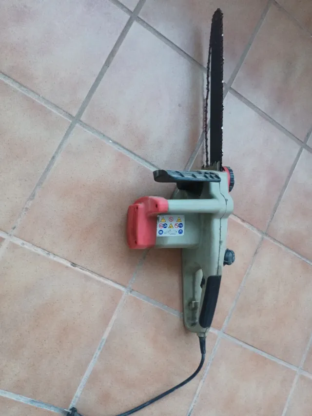 Motosierra eléctrica 2000W 40cm