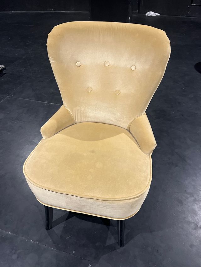 Butaca de terciopelo beige/dorado